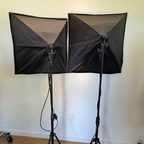 SOLD. Professional Photography Softbox Lighting Kit - Picture 4 of 12